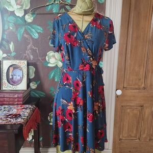 Kaileigh Floral Wrap Dress Womens M Blue Red Short Sleeve A-Line Midi
